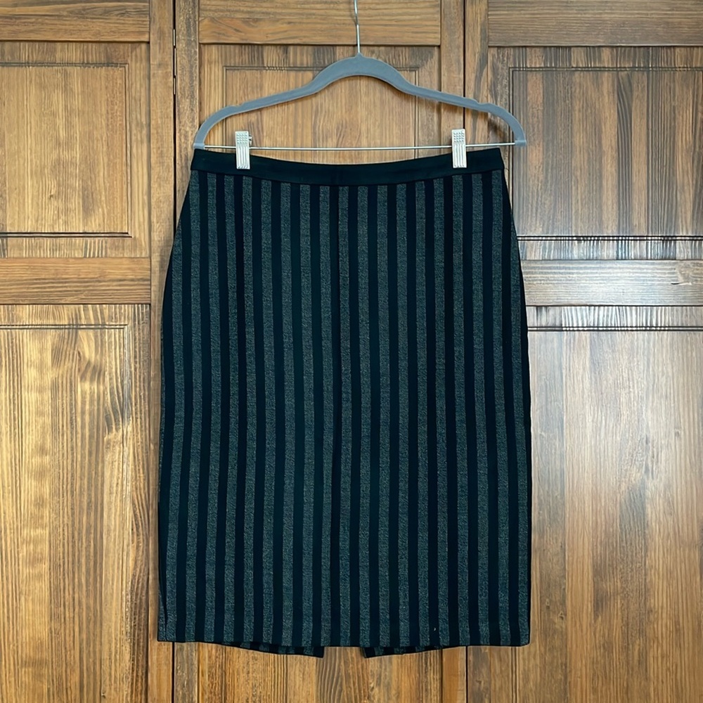 T TAHARI Straight Black Striped Skirt NWOT